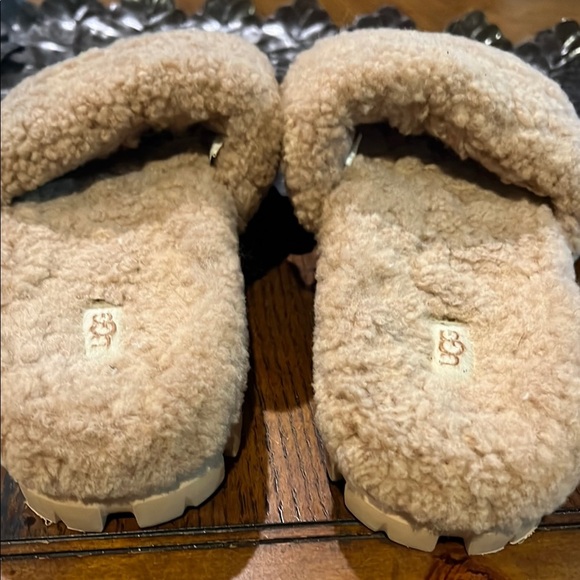 UGG Plush Tan Slides slippers size 10. SH140 - Picture 4 of 6